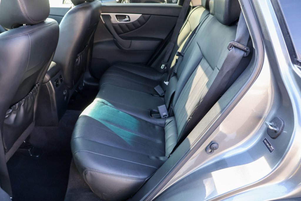 2014 INFINITI QX70 Base 31