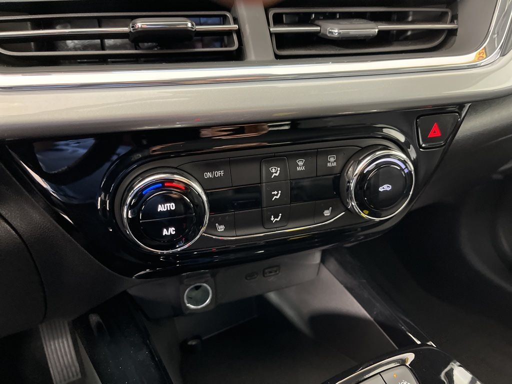 Thumbnail: 2025 Chevrolet Trax - 31