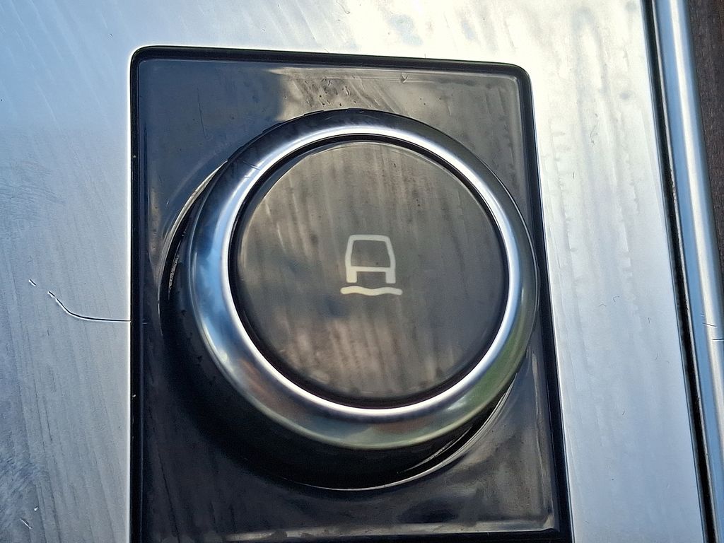 Thumbnail: 2023 Land Rover Range Rover - 24