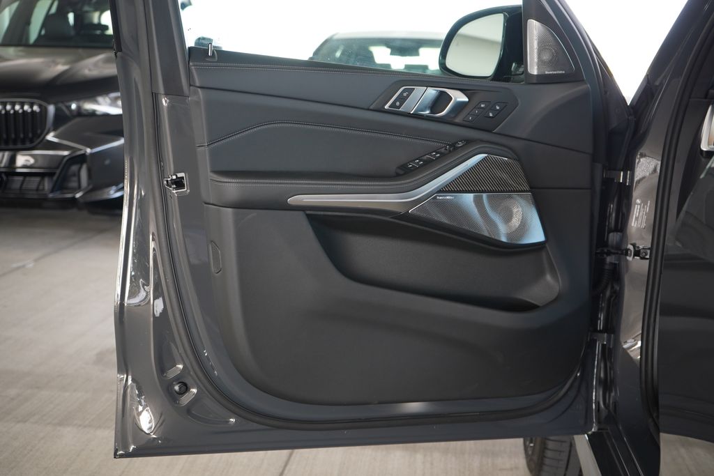Thumbnail: 2026 BMW X5 - 8