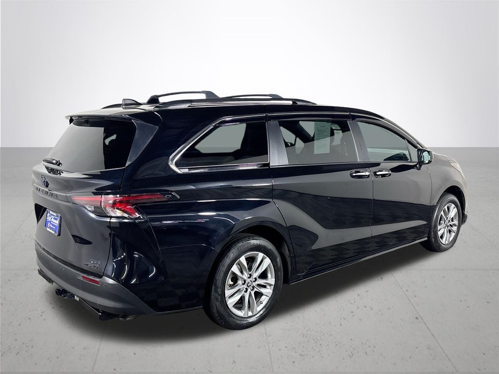 2023 Toyota Sienna Woodland Edition