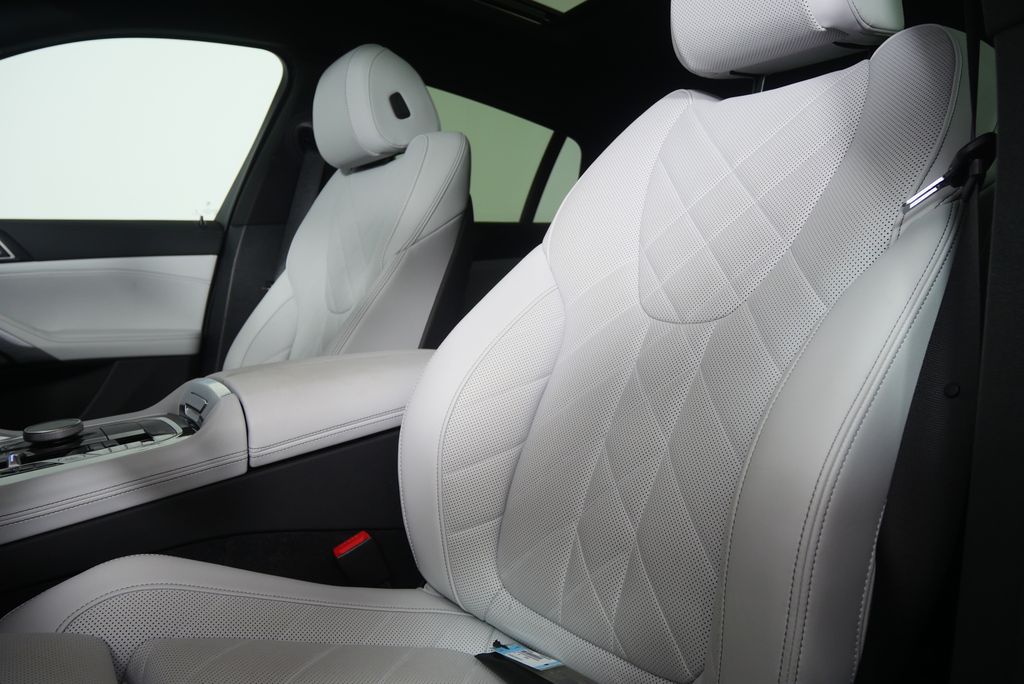 Thumbnail: 2025 BMW X6 - 11