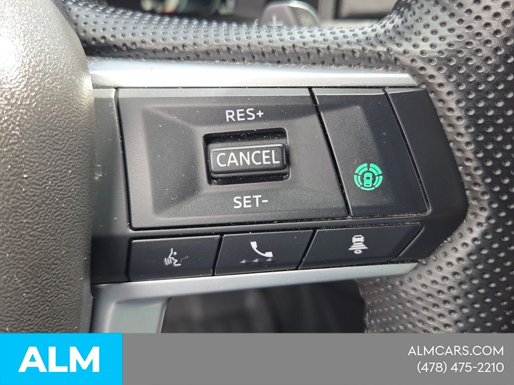 Used 2024  Mitsubishi SEL image 24