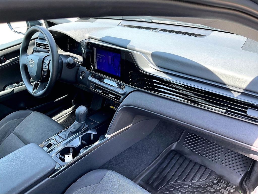 2025 Toyota Camry — photo 14