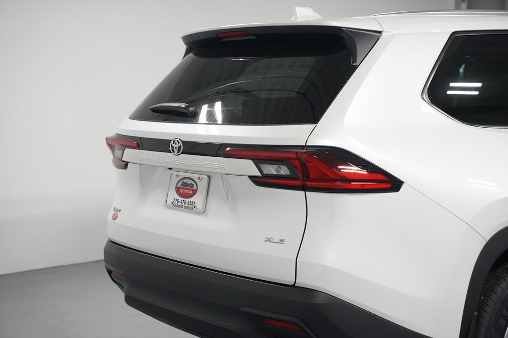 Thumbnail: 2026 Toyota Grand Highlander - 9