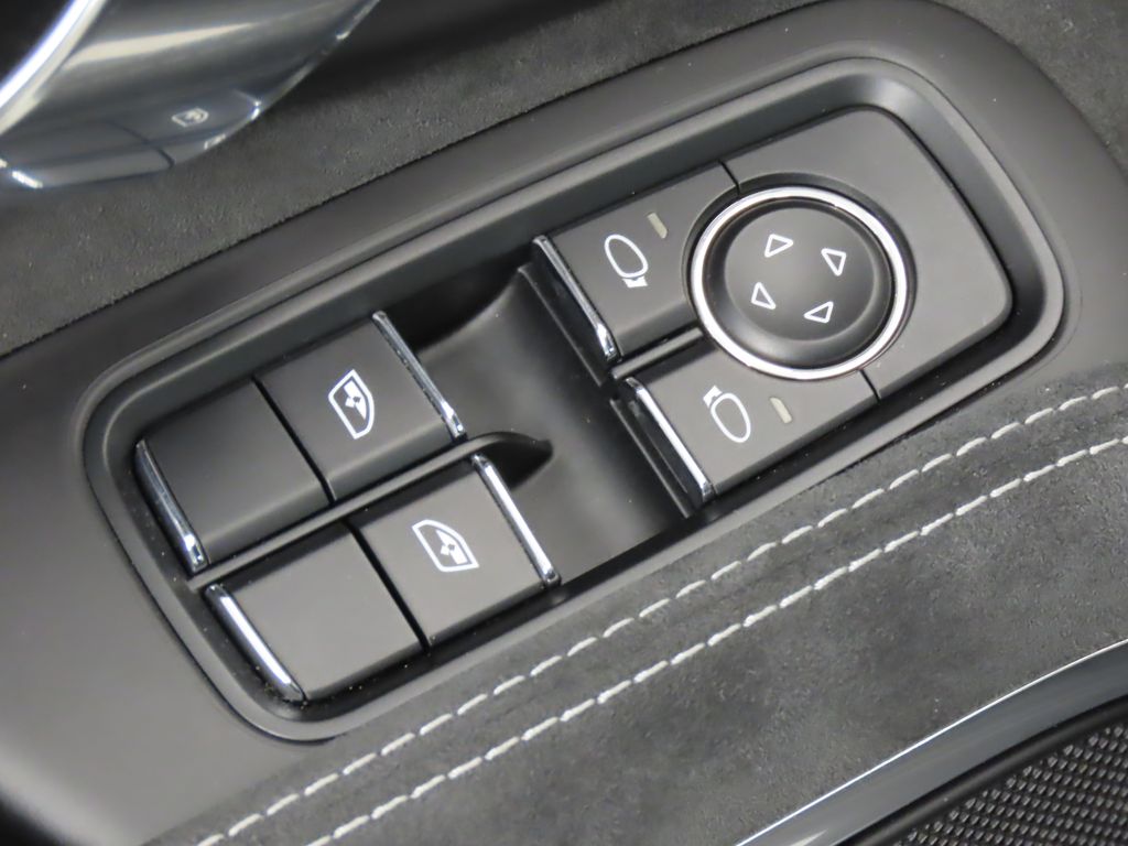 Thumbnail: 2018 Porsche 911 - 32