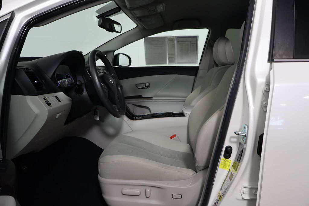 Thumbnail: 2011 Toyota Venza - 10