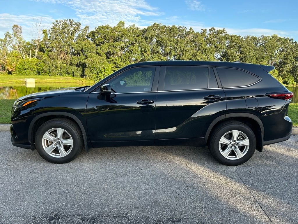2024 Toyota Highlander LE 2