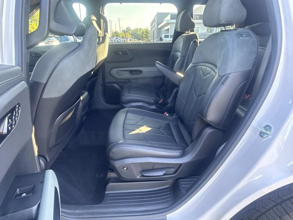 Used 2027 White Kia X-Pro SX-Prestige image 22