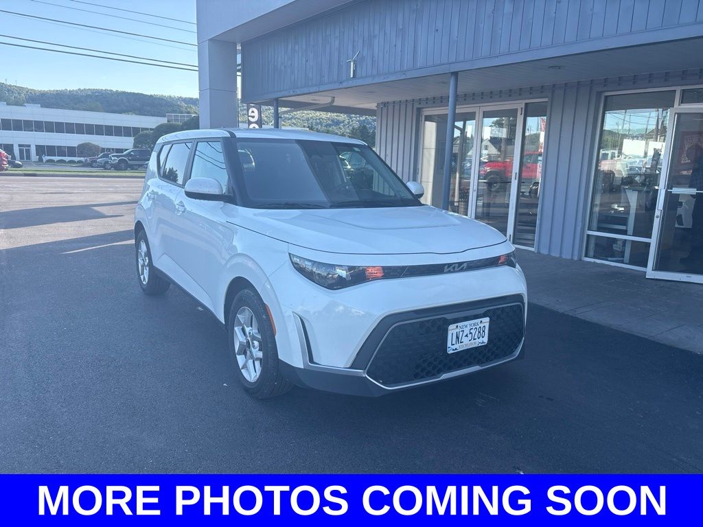 Snow White Pearl 2025 Kia Soul SUV / Crossover Front-Wheel Drive Continuously Variable Transmission