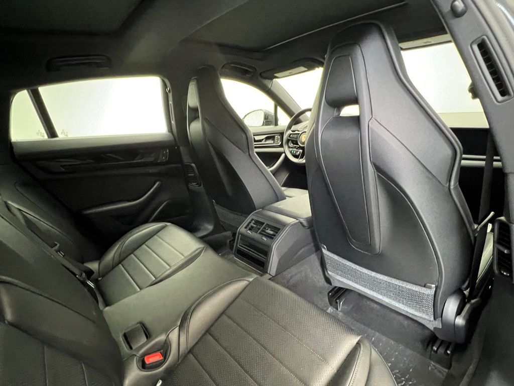 Thumbnail: 2025 Porsche Panamera - 16