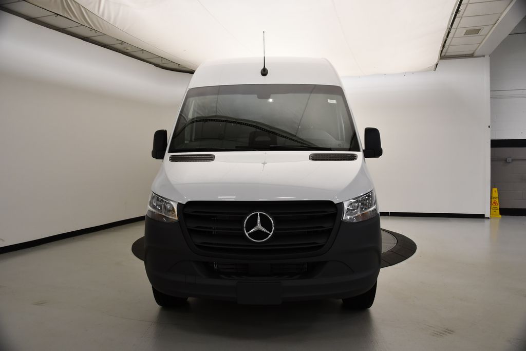 2025 Mercedes-Benz Sprinter 2500 8