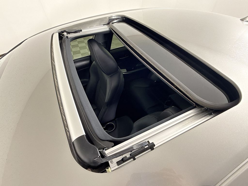 Thumbnail: 2017 Lexus IS - 23