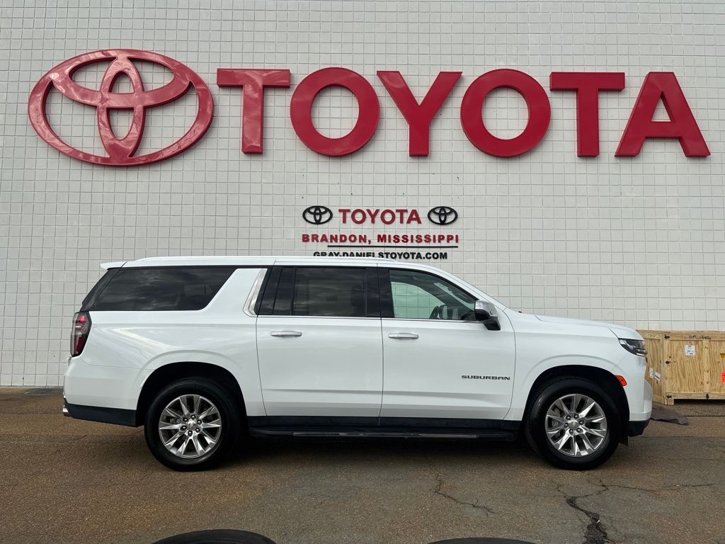 2023 Chevrolet Suburban Premier's photo