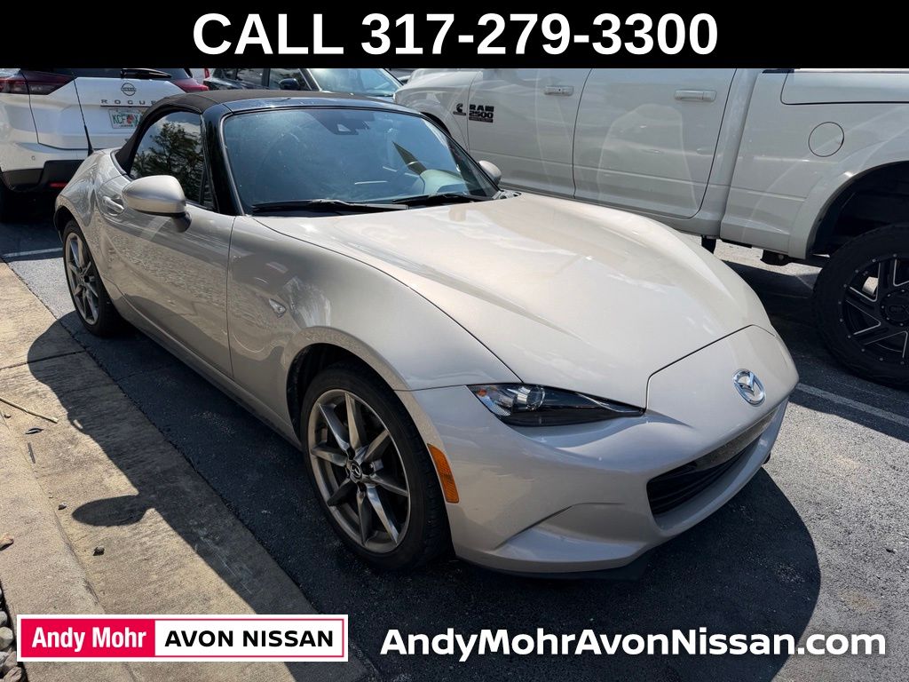 Quartz Metallic 2022 Mazda MX-5 Miata Convertible Rear-Wheel Drive 6-Speed Automatic