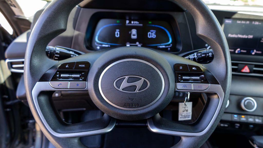 Used 2024 Hyundai Elantra SE 4D Sedan