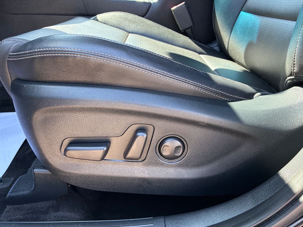 2022 Kia Sportage EX - 11
