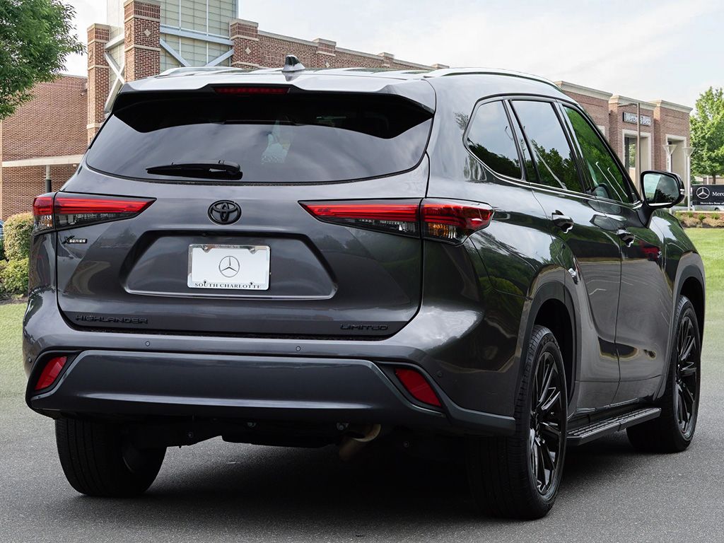 Thumbnail: 2023 Toyota Highlander - 6