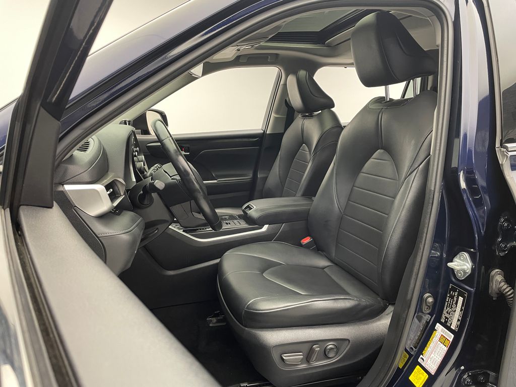 2021 Toyota Highlander XLE 13