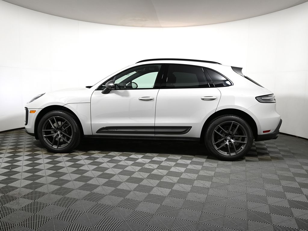 Thumbnail: 2025 Porsche Macan - 2