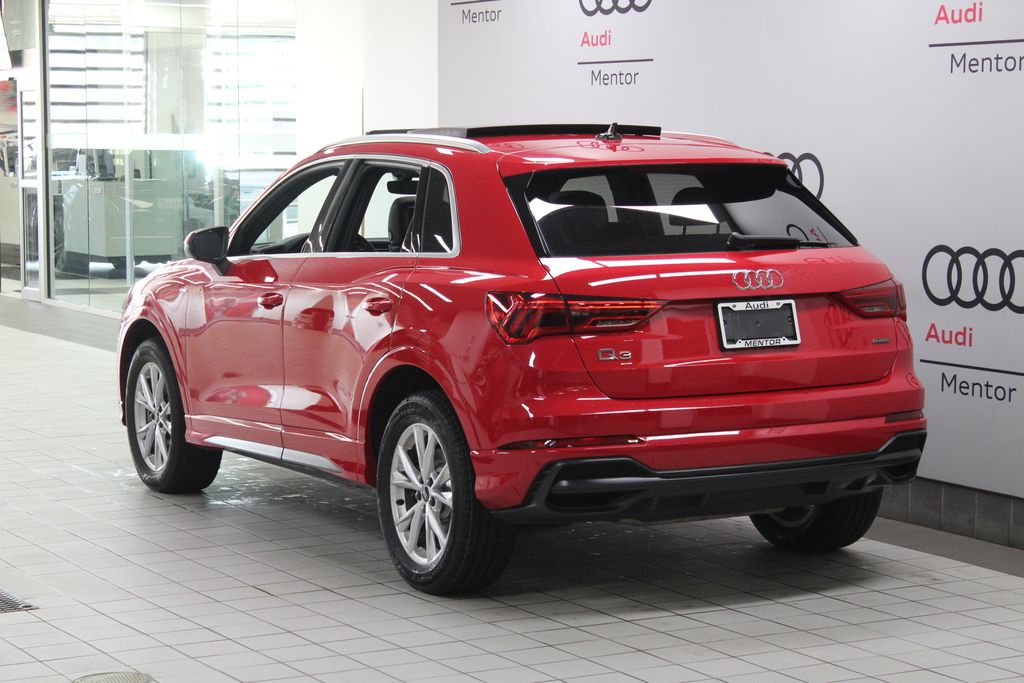 Thumbnail: 2022 Audi Q3 - 4