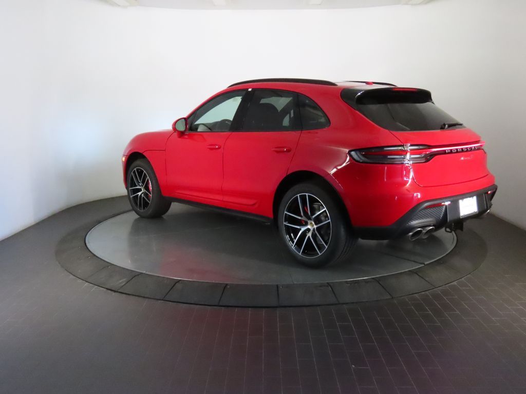 Thumbnail: 2026 Porsche Macan - 3