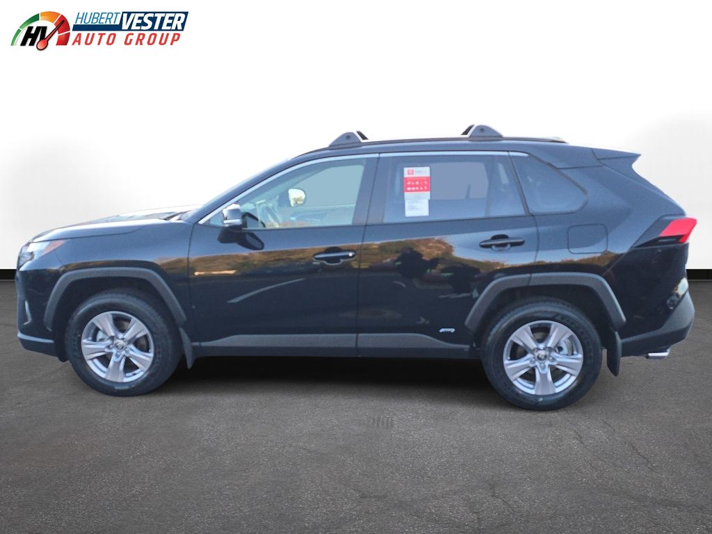 2025 Toyota RAV4 XLE's photo