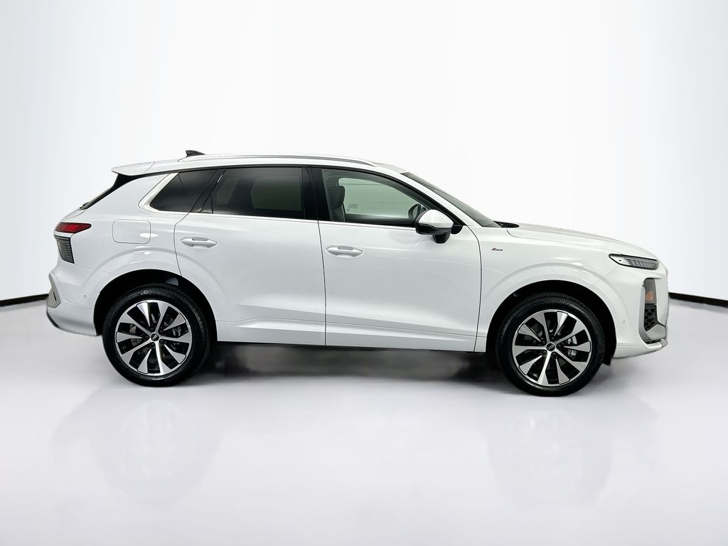 Thumbnail: 2026 Audi Q3 - 4