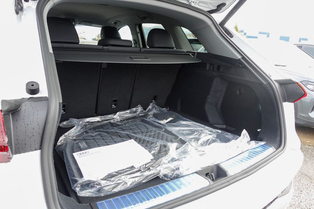 New 2025 White Audi 2.0T Premium image 26