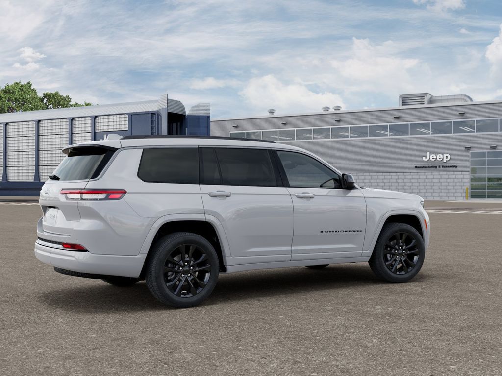 New 2026 White/off-white Jeep Limited Reserve image 4
