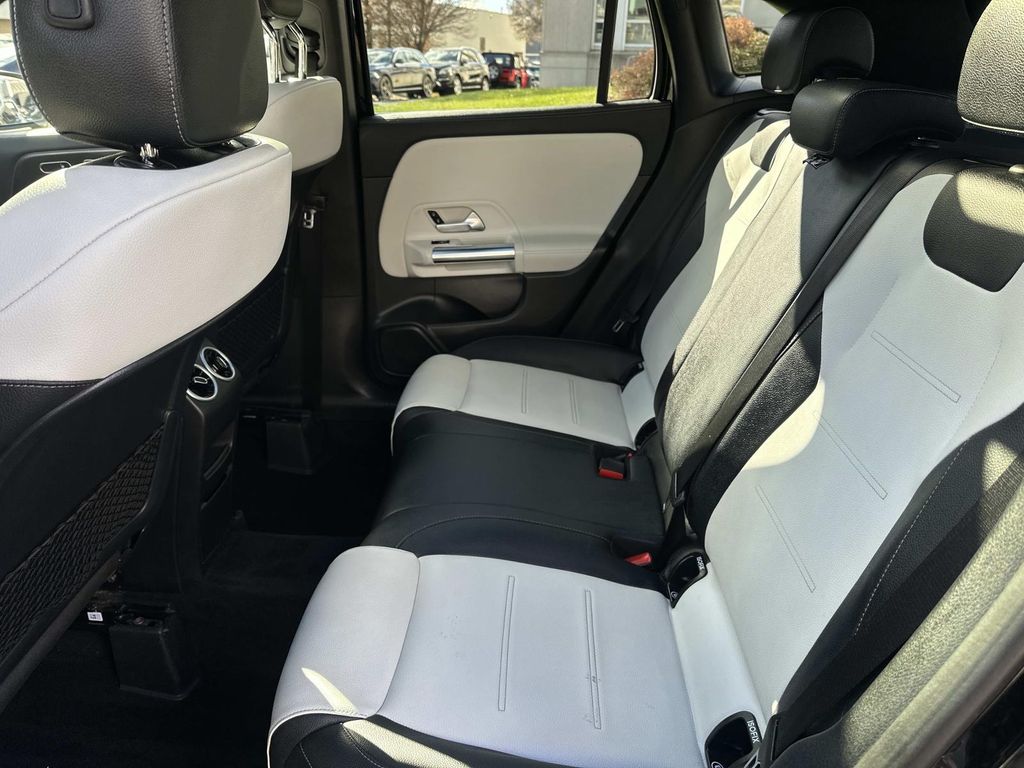 Thumbnail: 2021 Mercedes-Benz GLA - 30