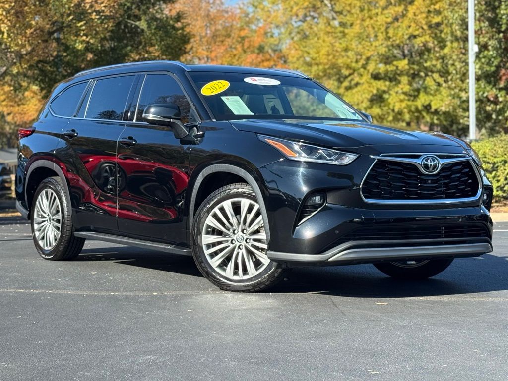 2022 Toyota Highlander Platinum photo 3