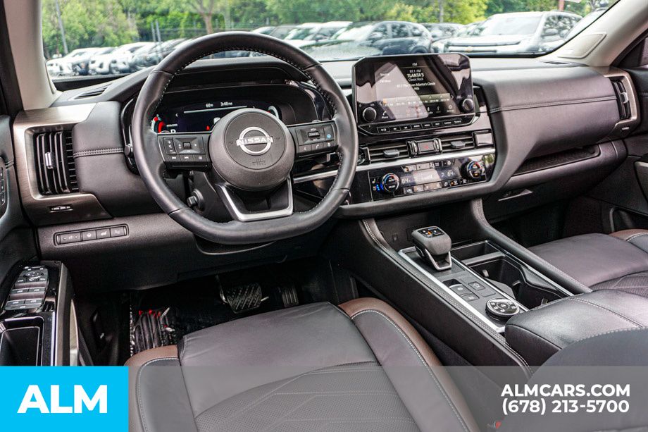 Used 2025 White Nissan Platinum image 28