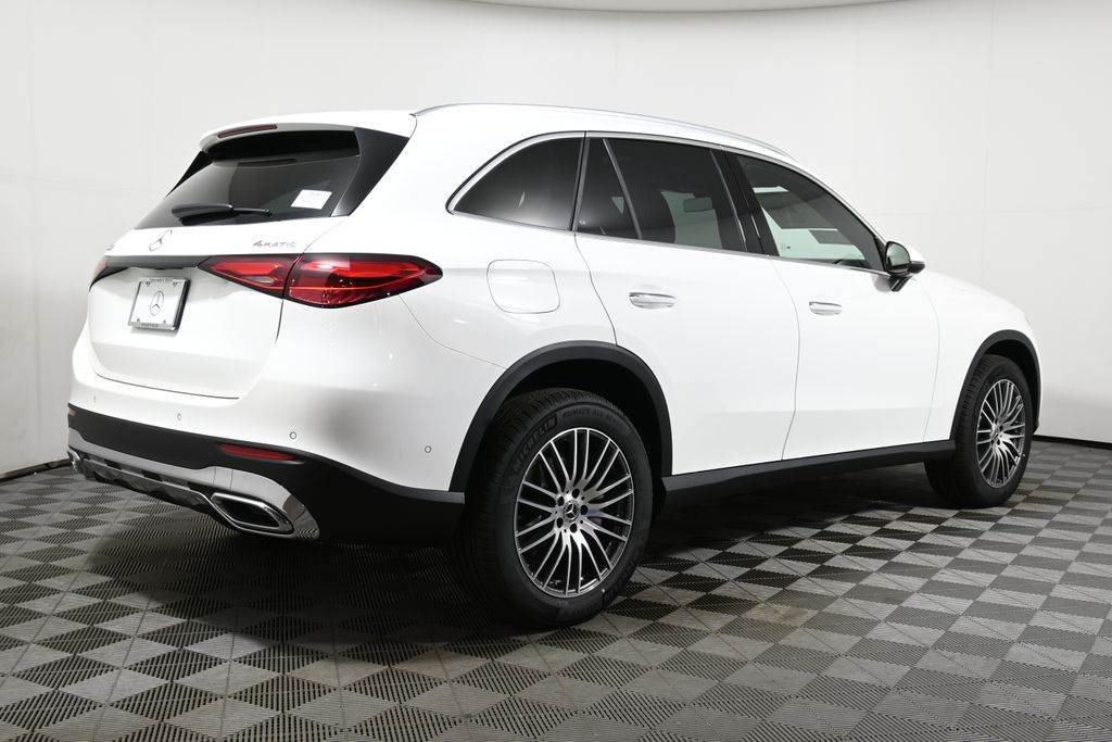 2025 Mercedes-Benz GLC 300 7