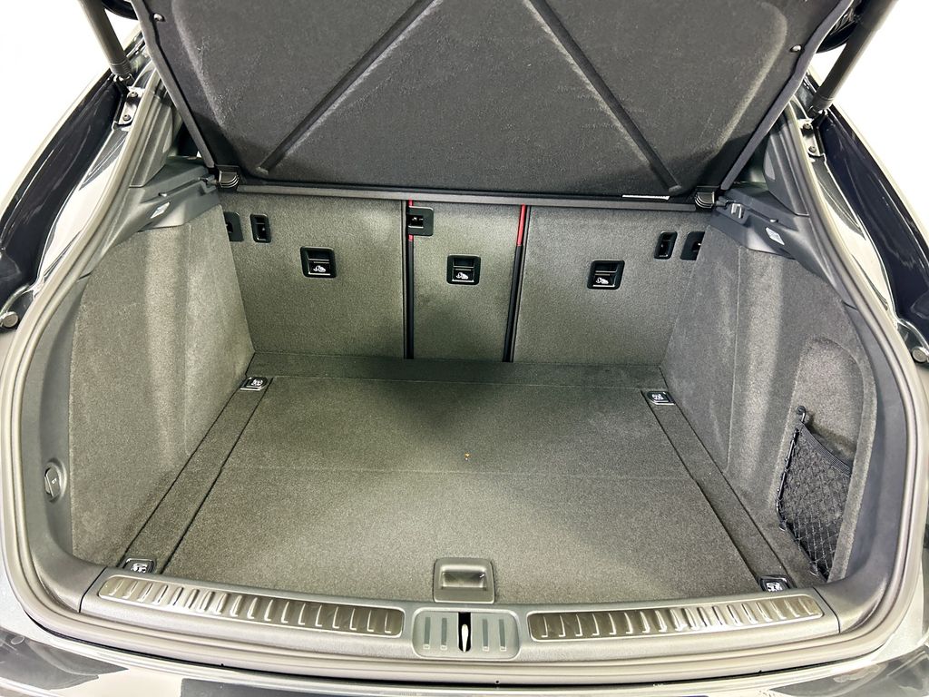 Thumbnail: 2026 Porsche Macan - 29