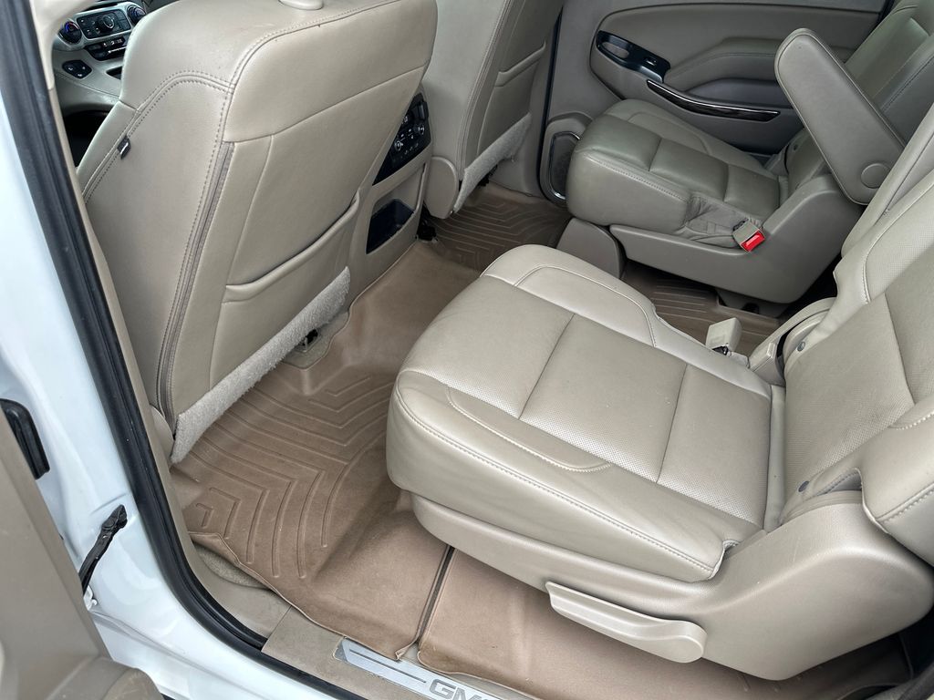 Used 2020 White GMC SLT image 34