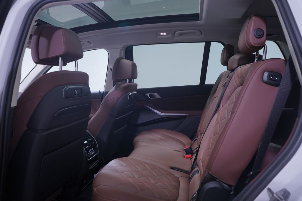 2023 BMW X7 xDrive40i 9