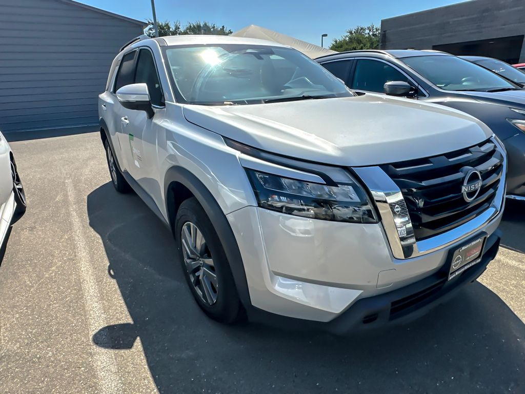 Brilliant Silver Metallic 2024 Nissan Pathfinder SUV / Crossover All-Wheel Drive 9-Speed Automatic