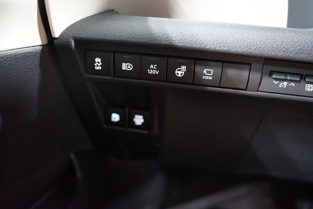 Thumbnail: 2025 Toyota Sienna - 27
