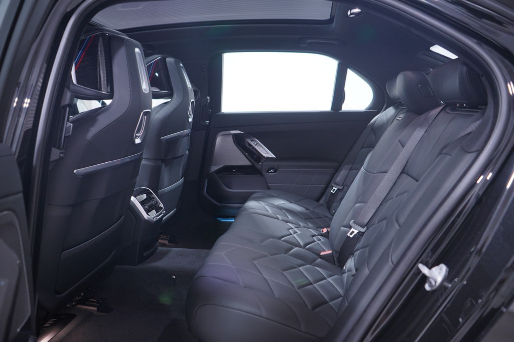 Thumbnail: 2026 BMW i7 - 9