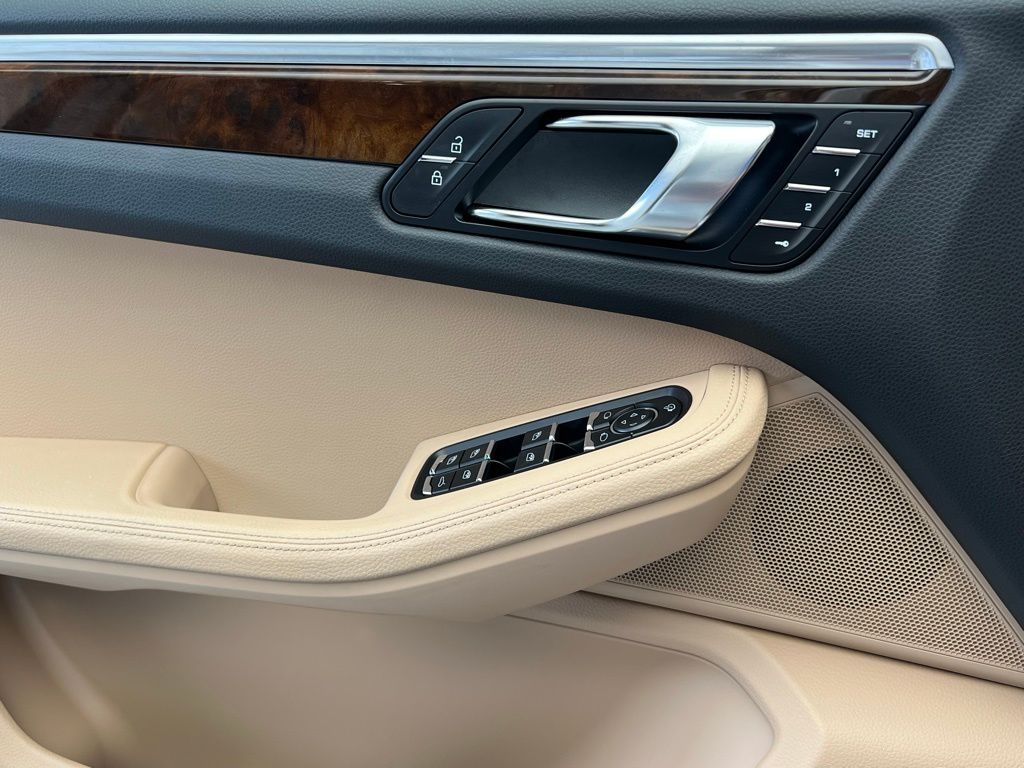 2022 Porsche Macan S 19