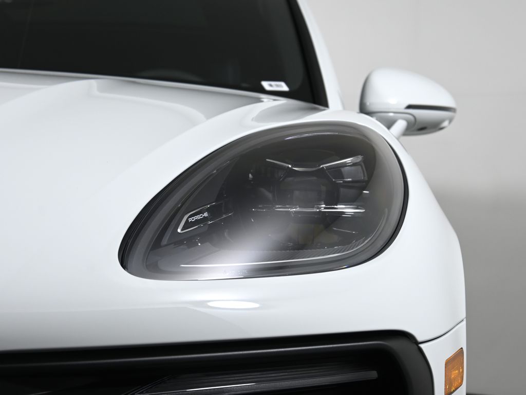 Thumbnail: 2024 Porsche Macan - 11