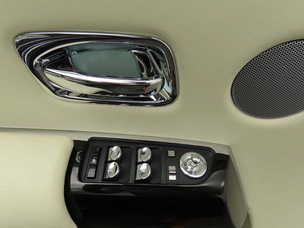 Thumbnail: 2012 Rolls-Royce Phantom - 31