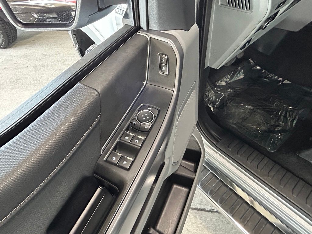 Used 2025 Silver Metallic Ford XLT image 29