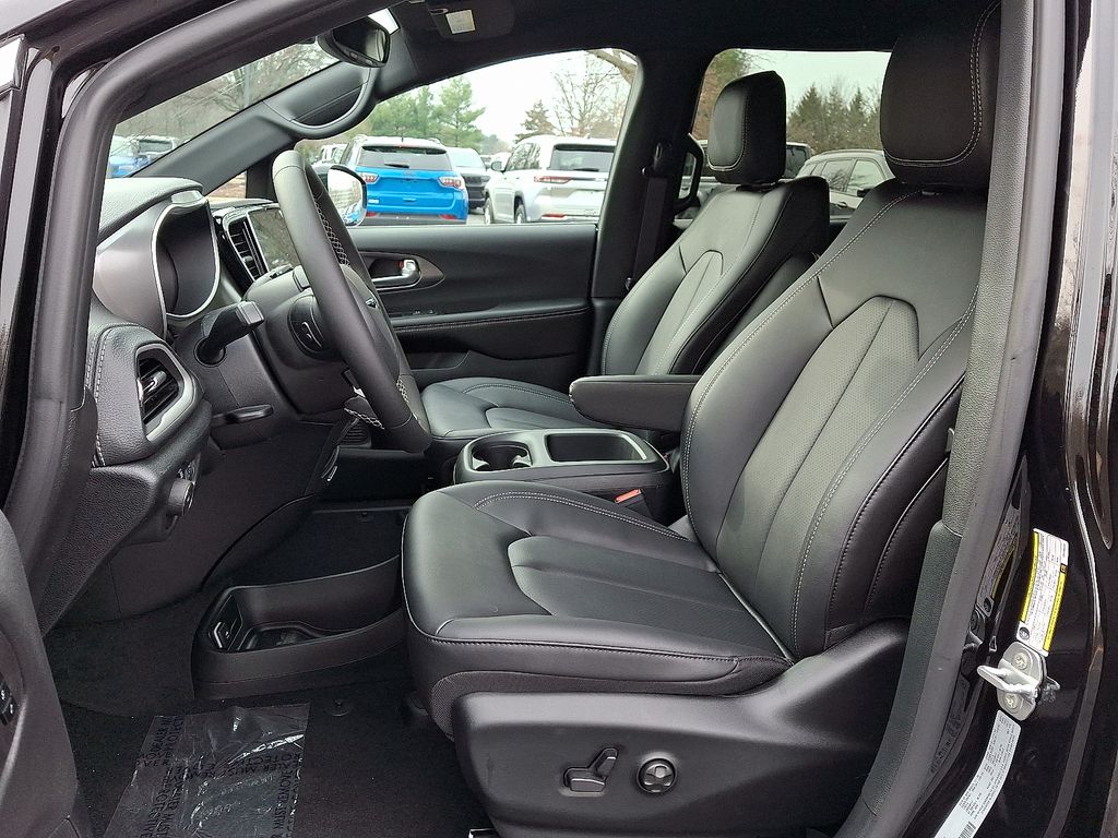 New 2026 Chrysler Pacifica Van