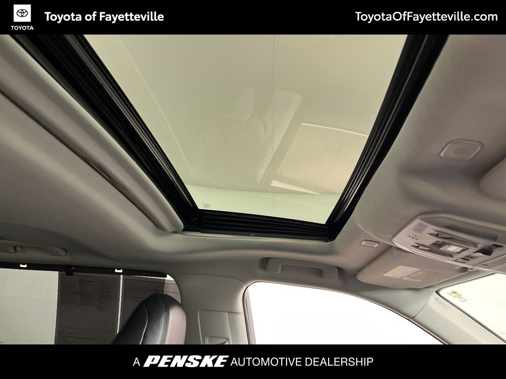 Thumbnail: 2023 Toyota Highlander - 6