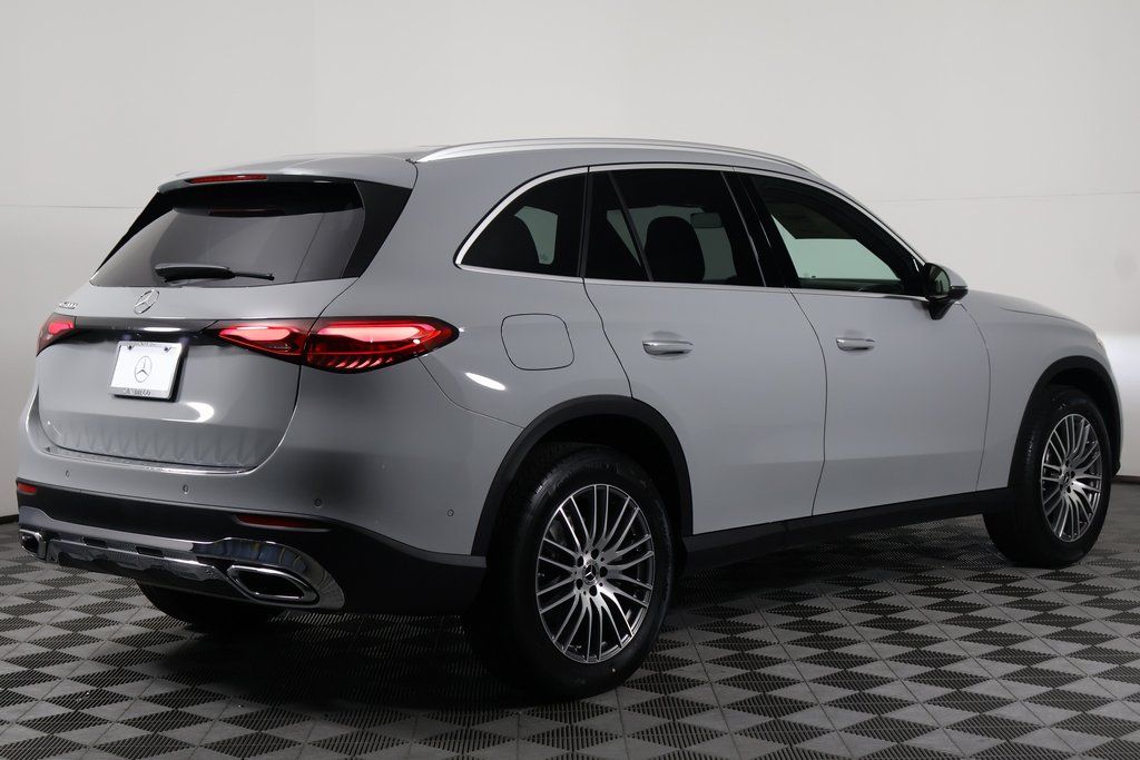 2025 Mercedes-Benz GLC 300 2