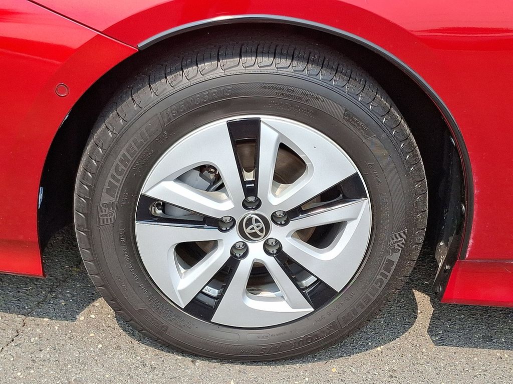 2017 Toyota Prius Four 8