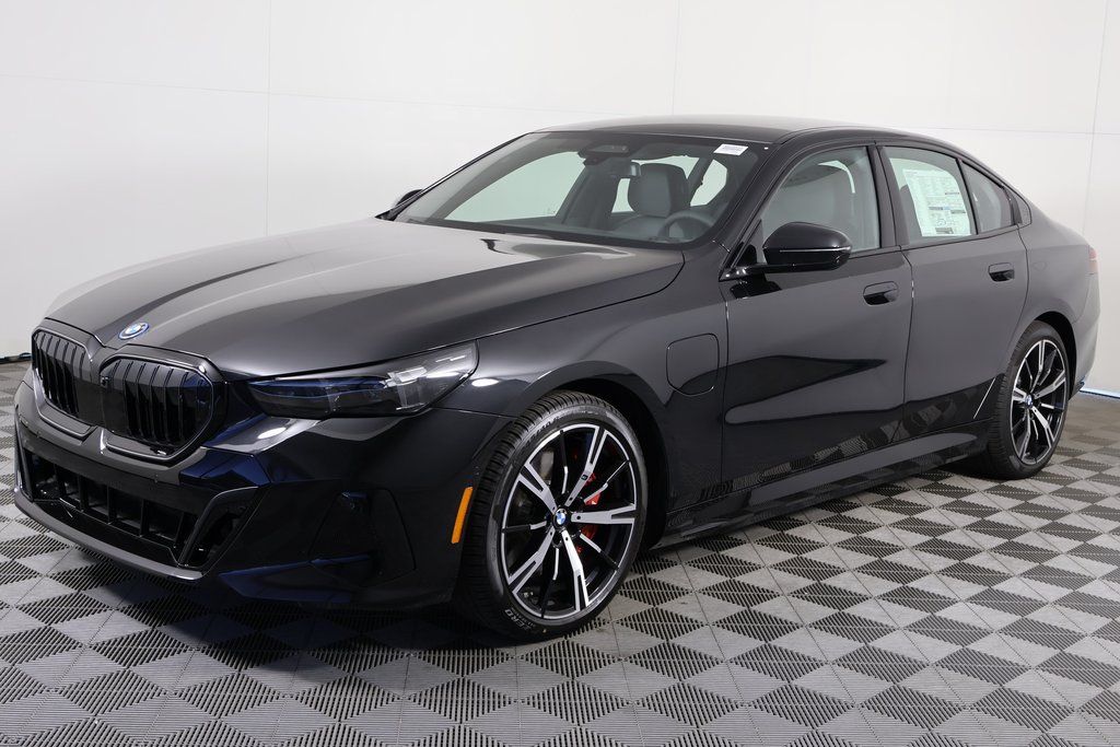 Thumbnail: 2026 BMW 5 Series - 1