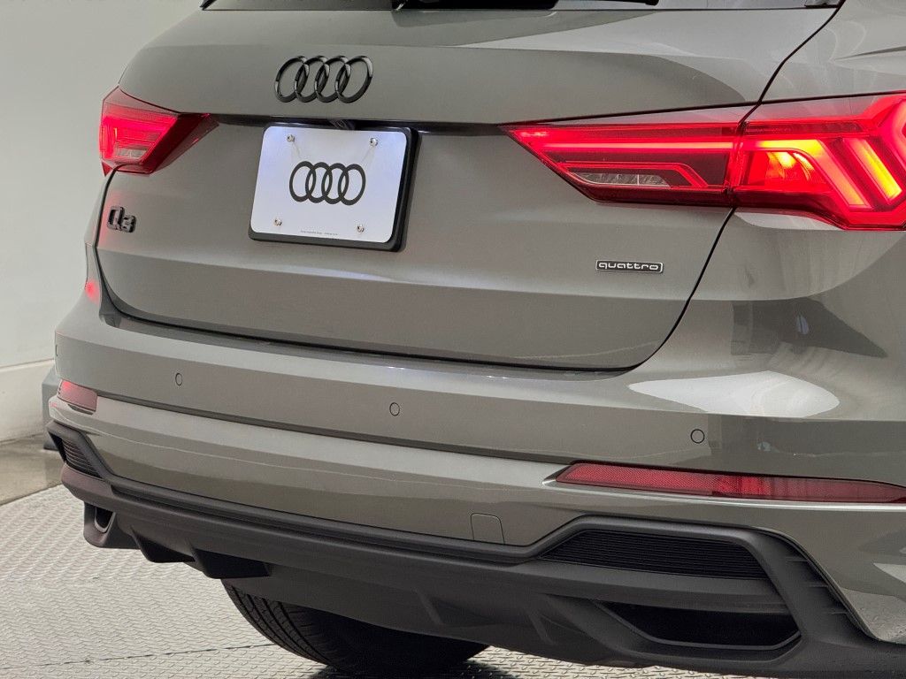 Thumbnail: 2025 Audi Q3 - 13